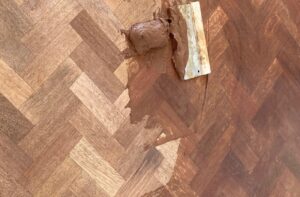 Parquet floor gap filling during wood floor repair work